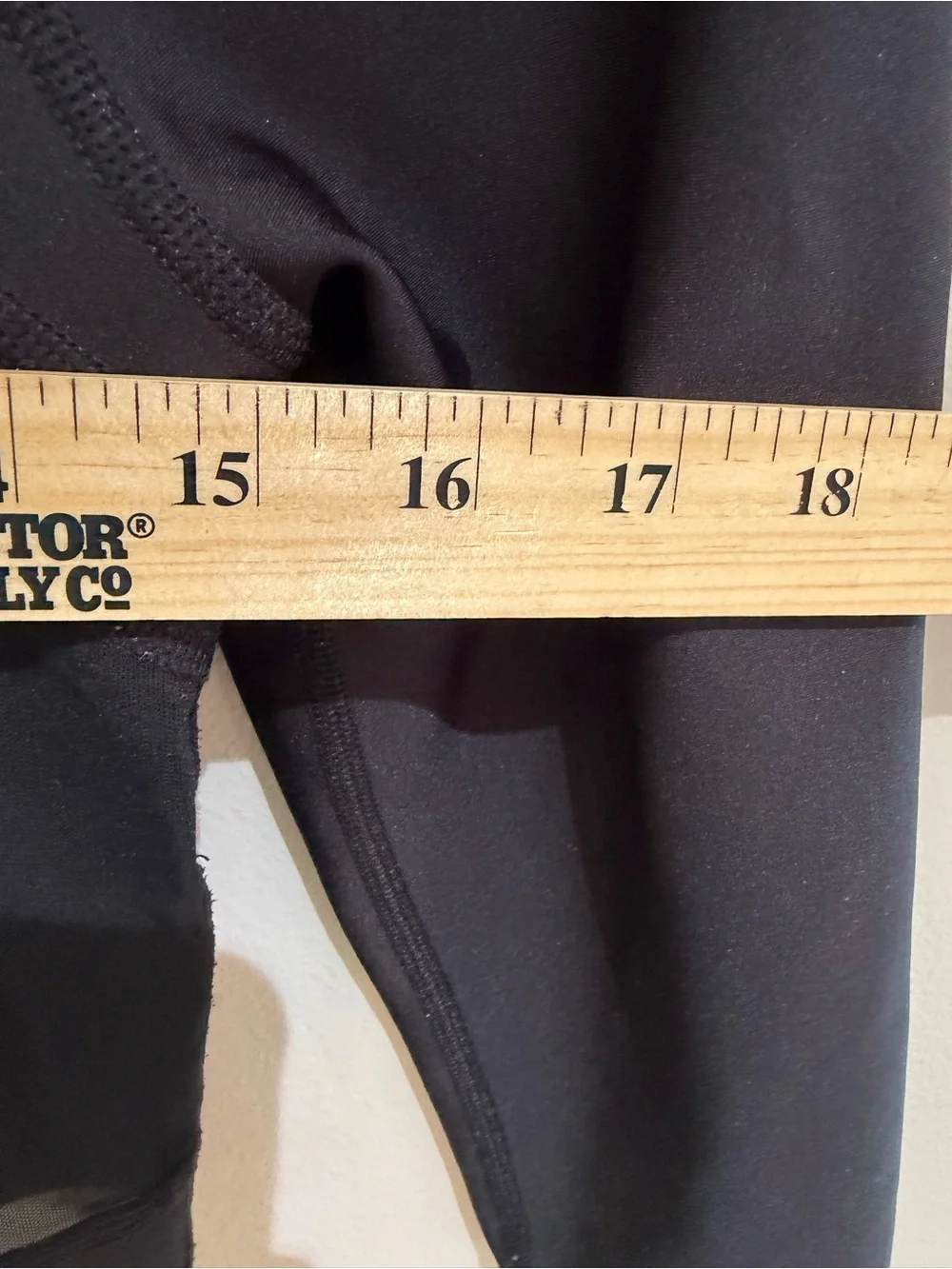 Alo yoga archer top cropped black yoga workout w/riptag   Size med